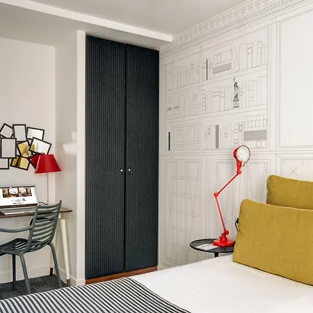 Joyce - Astotel Hotel Parigi