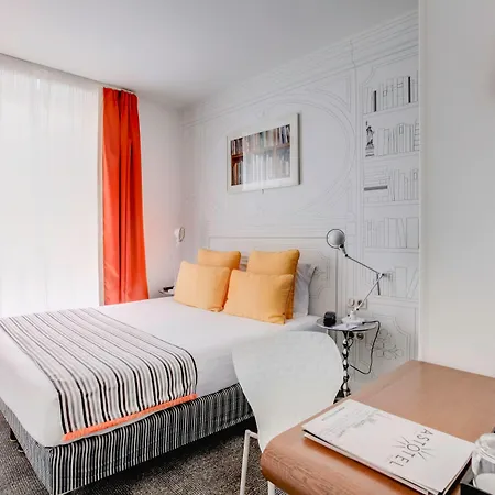 Joyce - Astotel Hotel Parigi