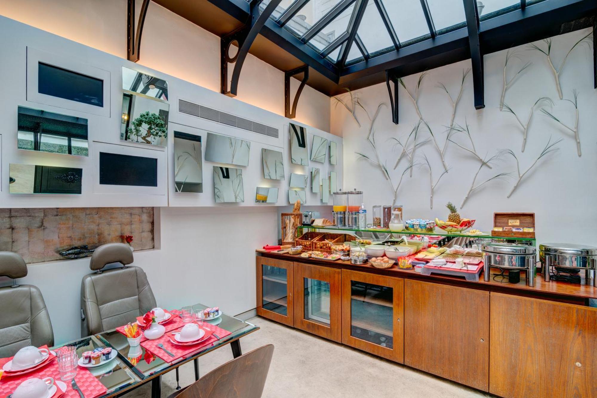 Joyce - Astotel Hotel Paris