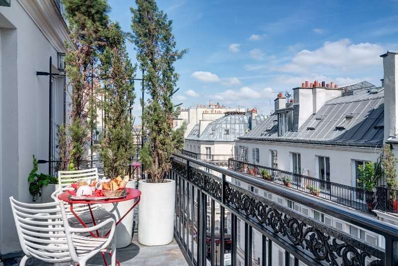 Joyce - Astotel Hotel Paris