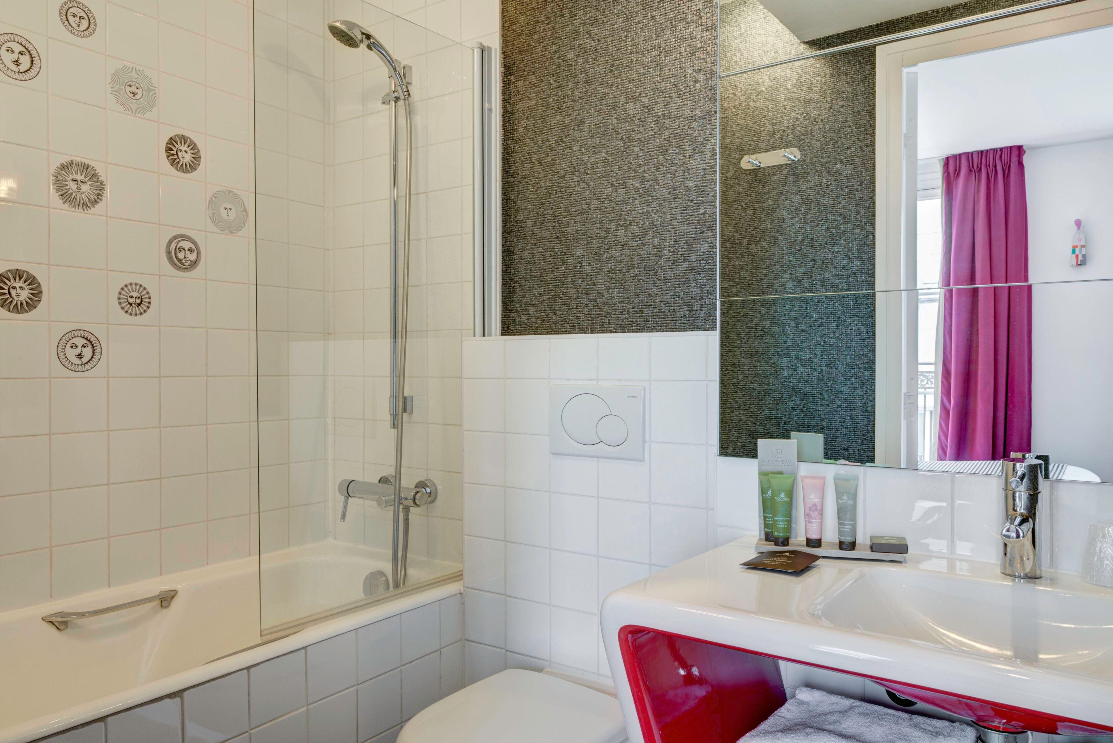 Joyce - Astotel Hotel Parigi